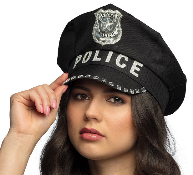 Poliisihattu timanttikoristein