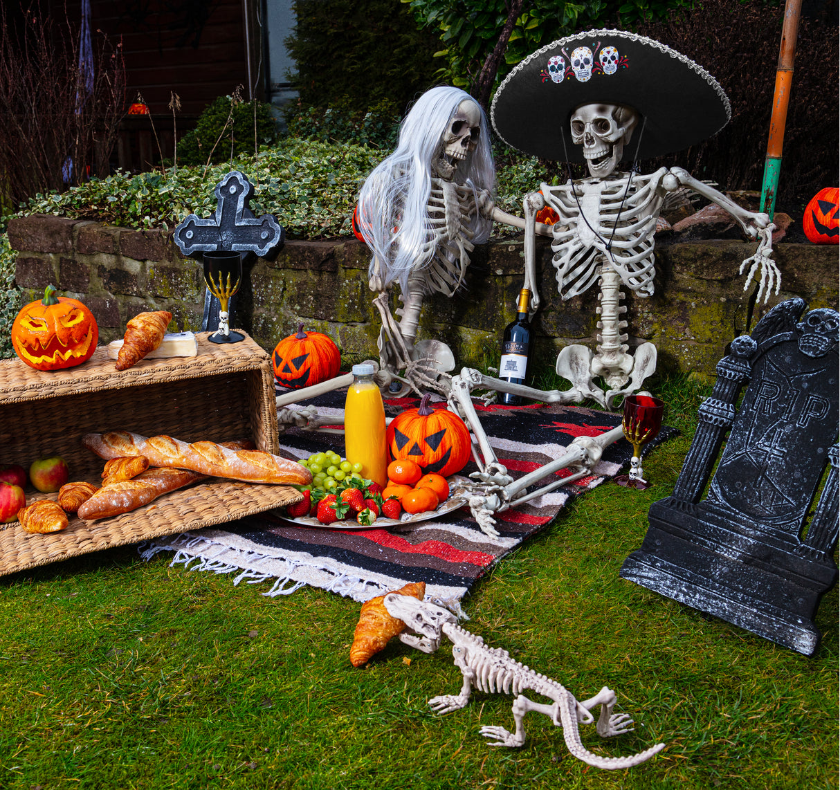 Juomapikari pääkallot värillinen 250 ml 1 kpl/pkt (3 eri värivaihtoehtoa)