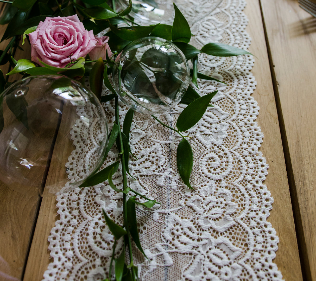 Leveä pitsinauha valkoinen 0,15 x 9 m