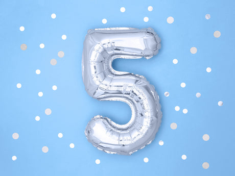 Numerofolio 5 hopeanvärinen ilmatäytteinen 35 cm