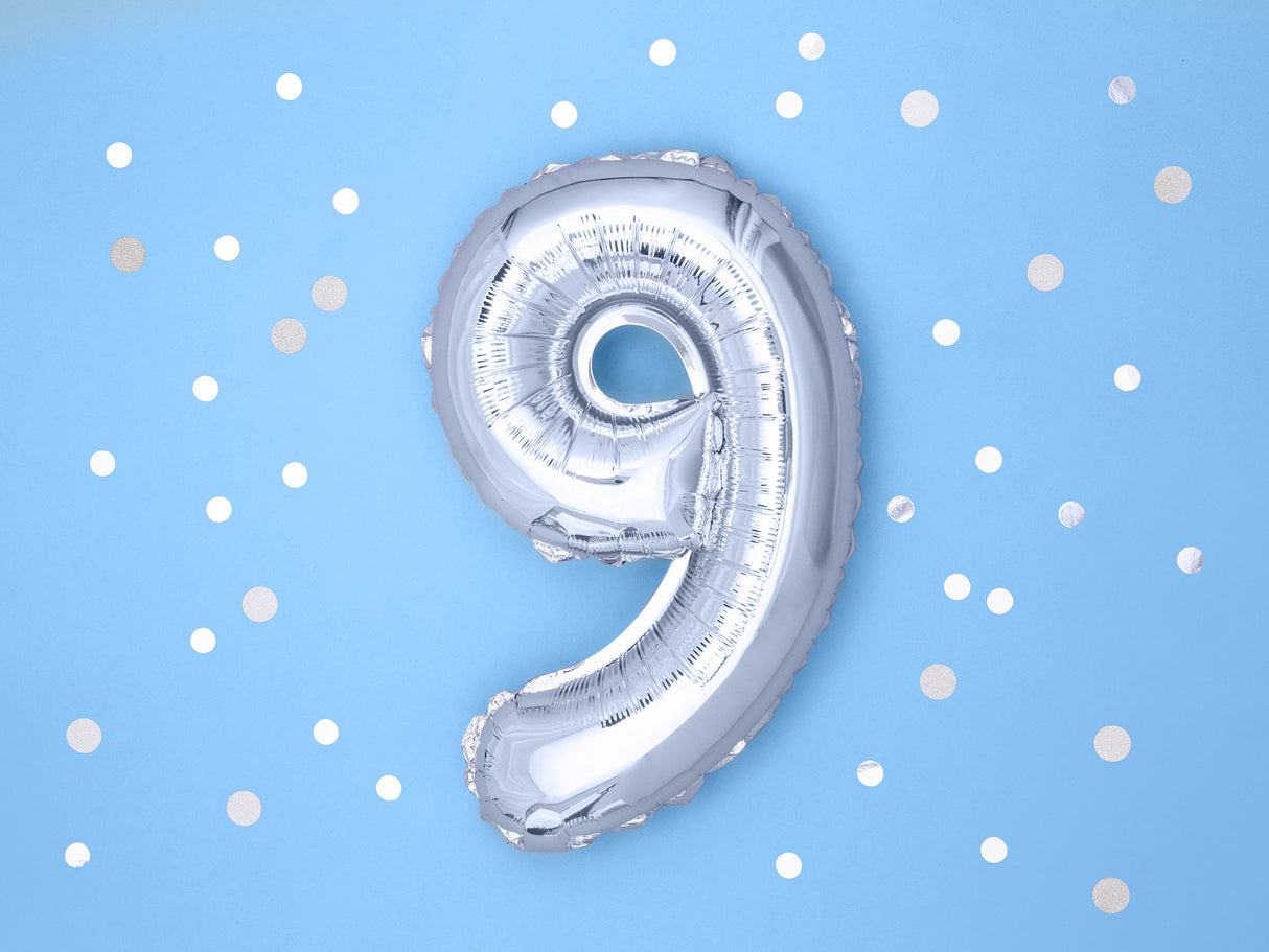 Numerofolio 9 hopeanvärinen ilmatäytteinen 35 cm