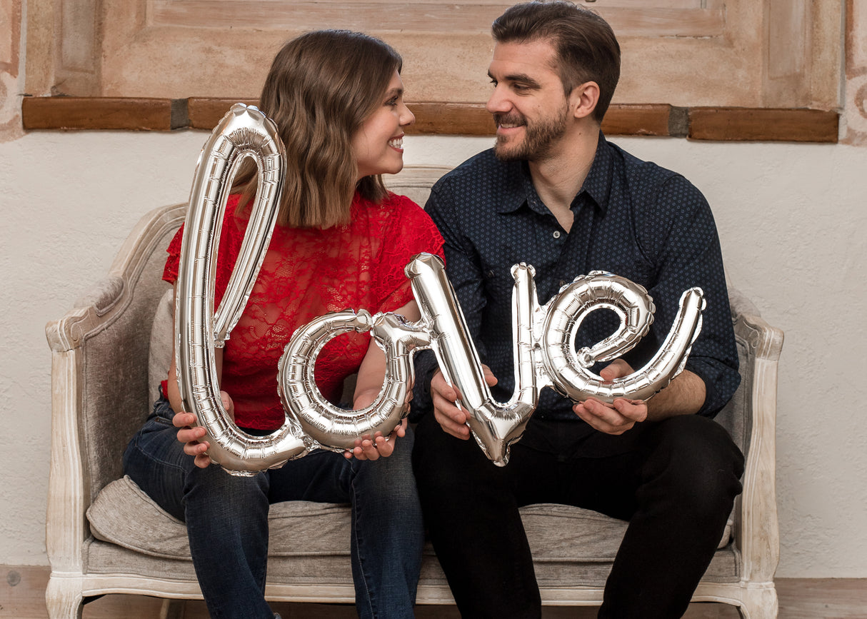 LOVE kaunokirjaimet hopeanvärinen puhallettava foliopallo